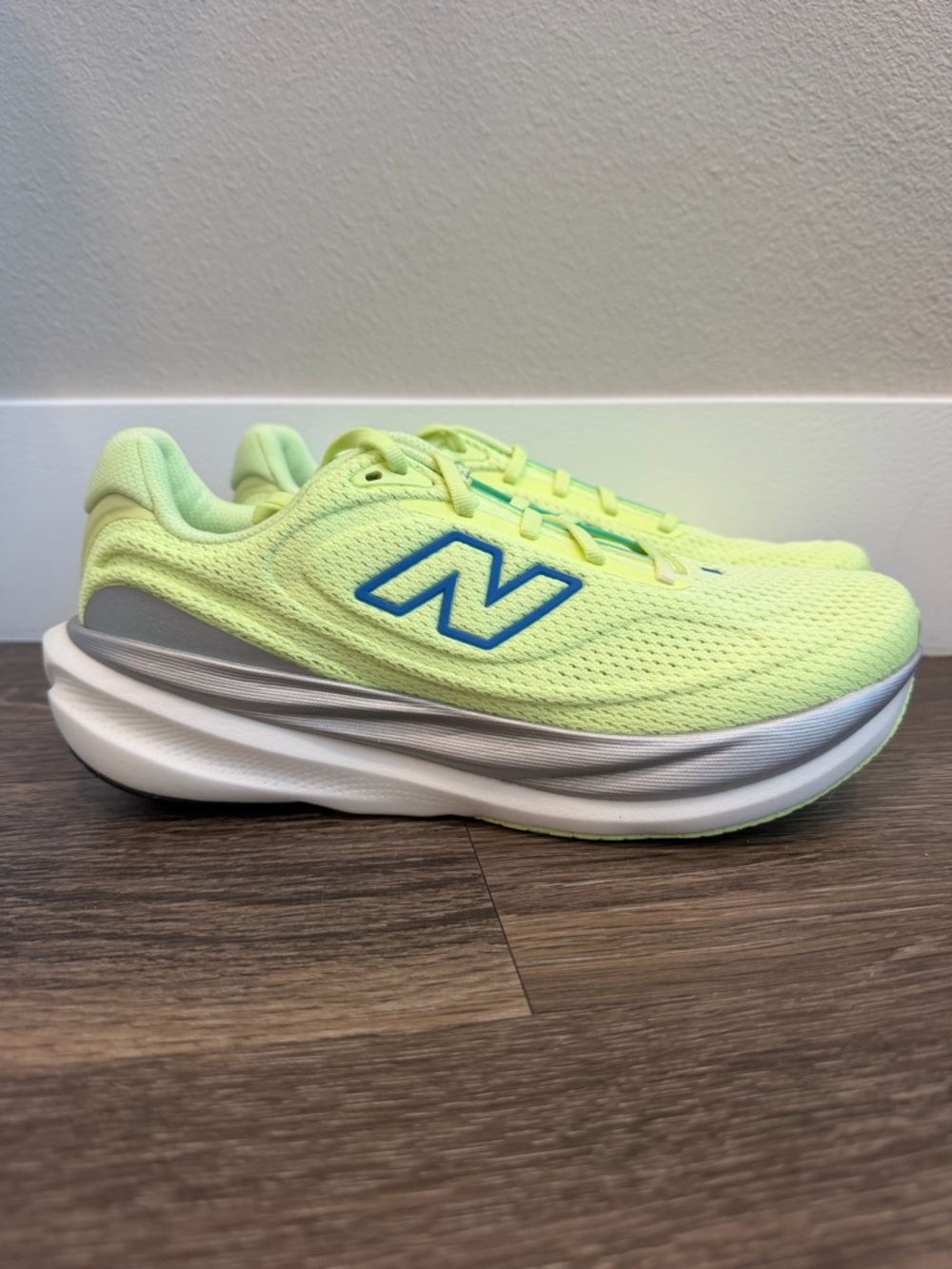 New Balance 1080 v15 Running Shoes - Picture 3 of 8
